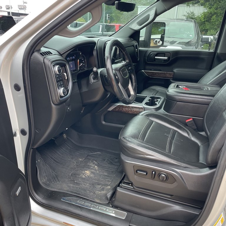 Photo 16 of this GMC SIERRA
