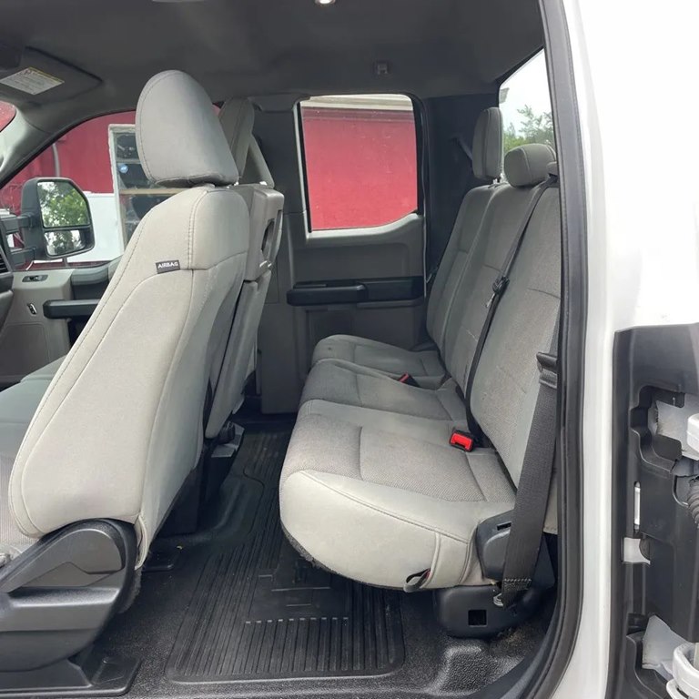 Photo 15 of this FORD F250