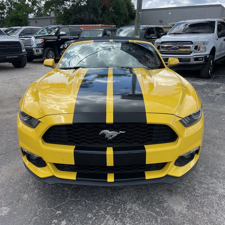 Photo 2 of this FORD MUSTANG