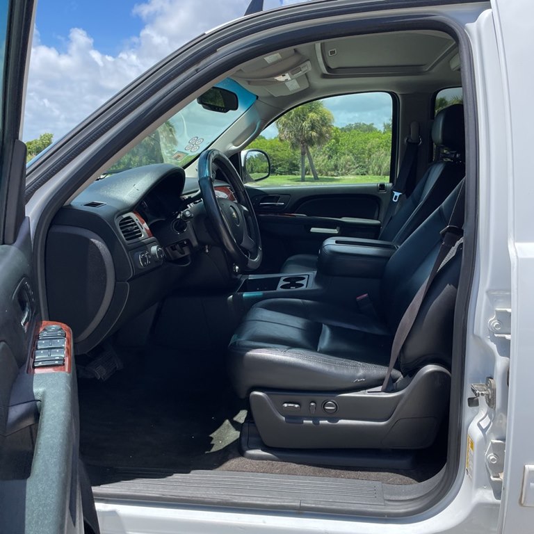 Photo 17 of this CHEVROLET TAHOE