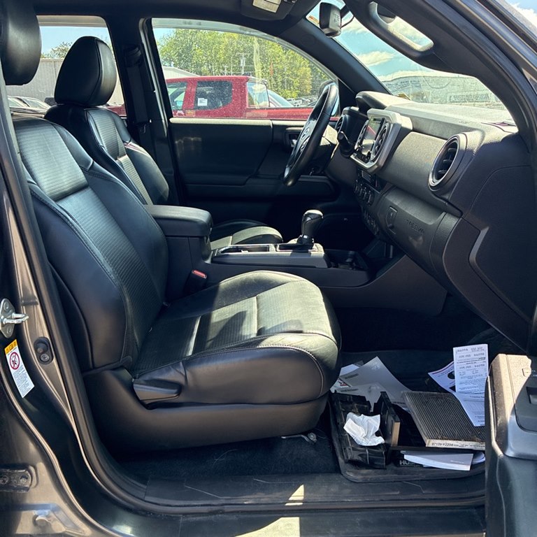 Photo 14 of this TOYOTA TACOMA