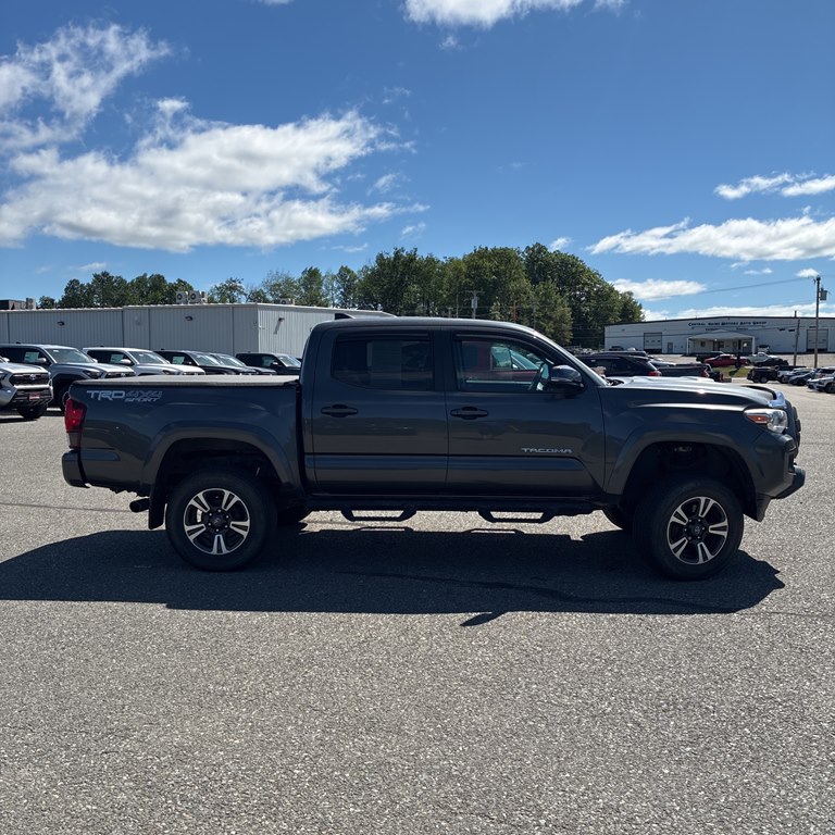 Photo 4 of this TOYOTA TACOMA