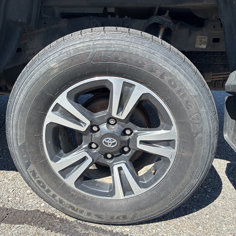 Photo 17 of this TOYOTA TACOMA