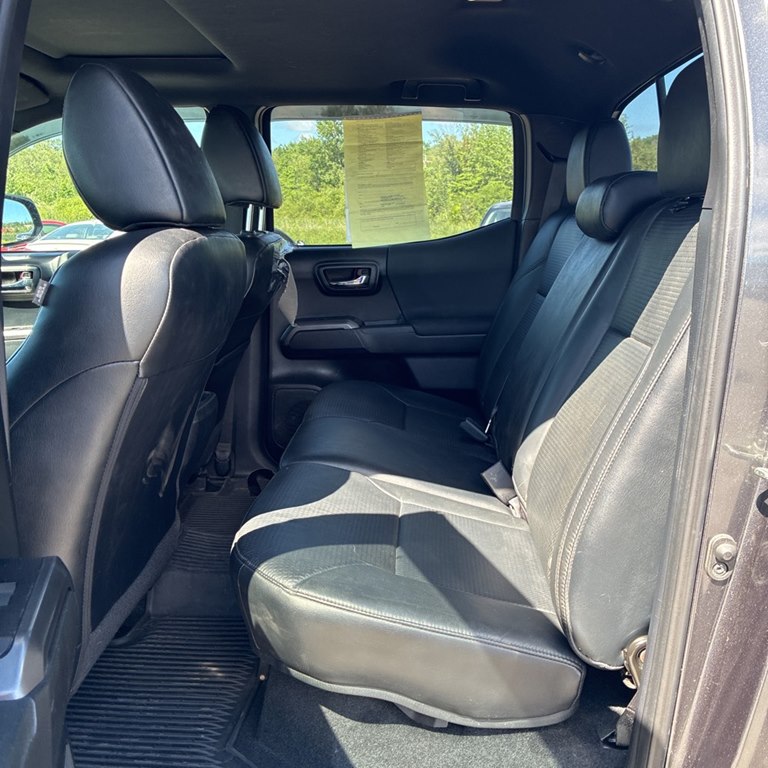 Photo 13 of this TOYOTA TACOMA