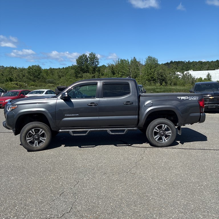 Photo 2 of this TOYOTA TACOMA