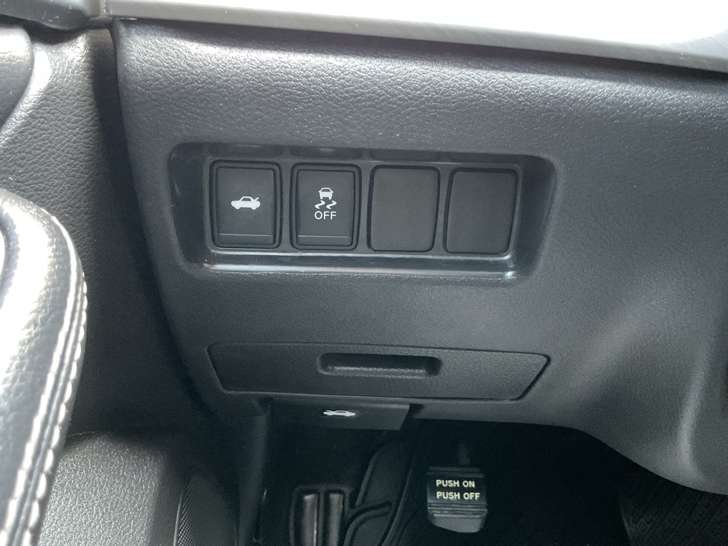 Photo 28 of this NISSAN MAXIMA
