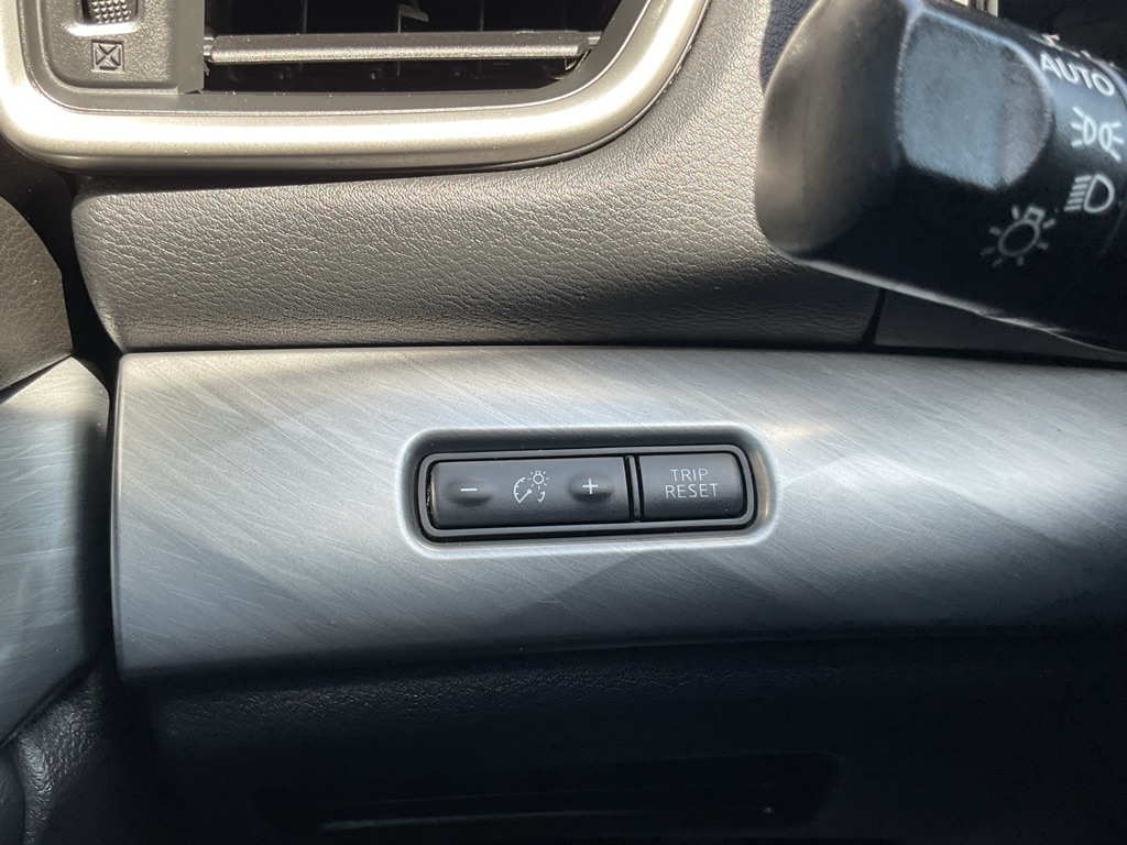 Photo 27 of this NISSAN MAXIMA