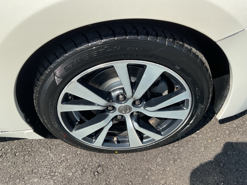 Photo 22 of this NISSAN MAXIMA