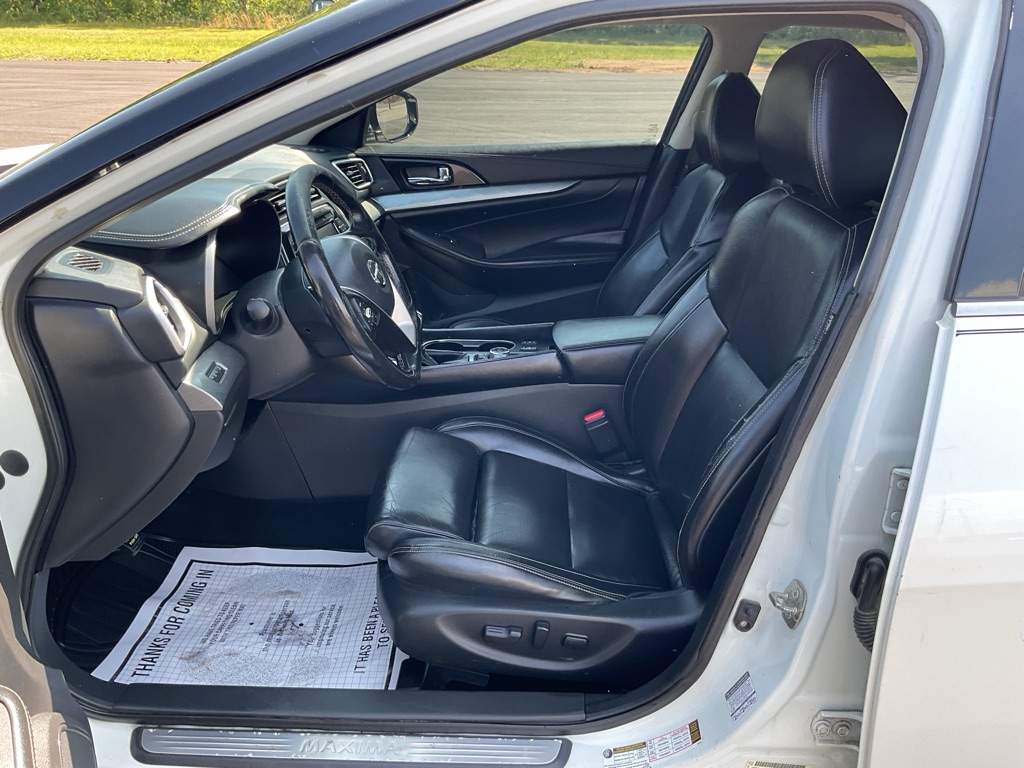 Photo 25 of this NISSAN MAXIMA