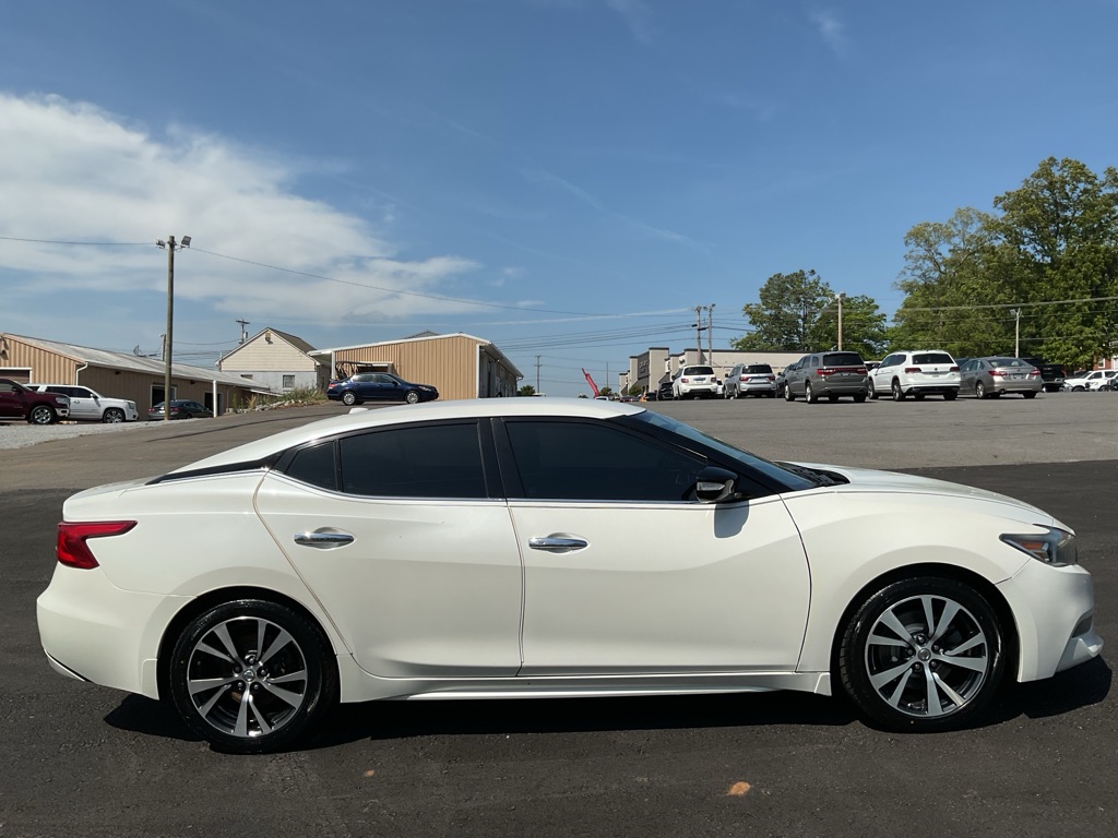 Photo 12 of this NISSAN MAXIMA