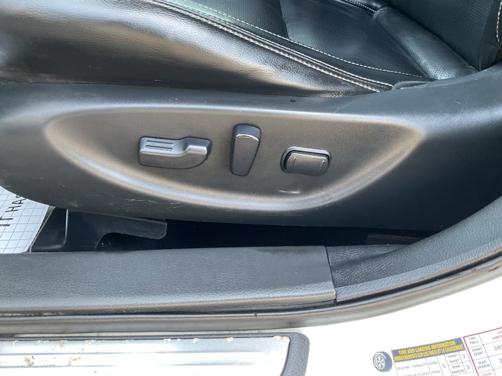 Photo 26 of this NISSAN MAXIMA