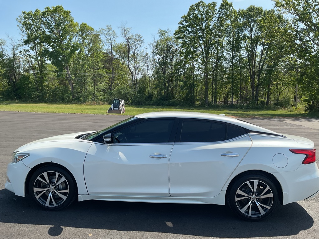 Photo 3 of this NISSAN MAXIMA