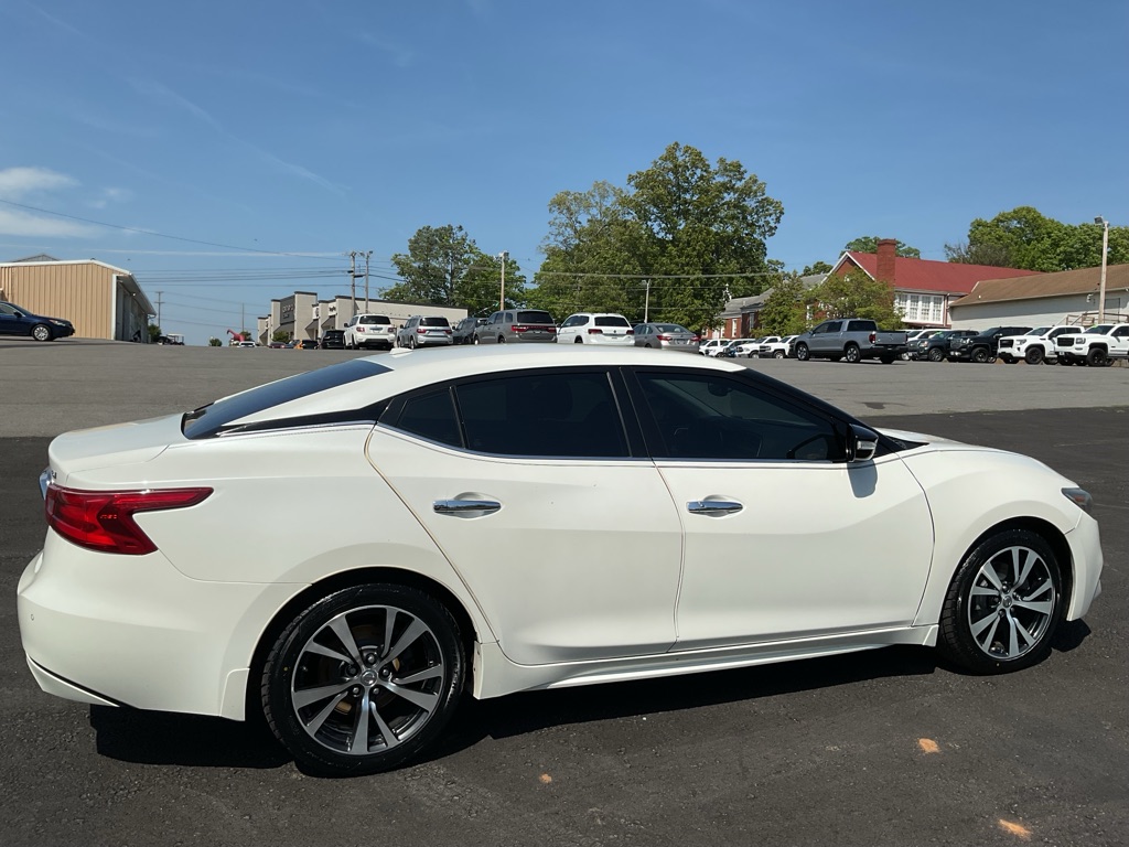 Photo 11 of this NISSAN MAXIMA