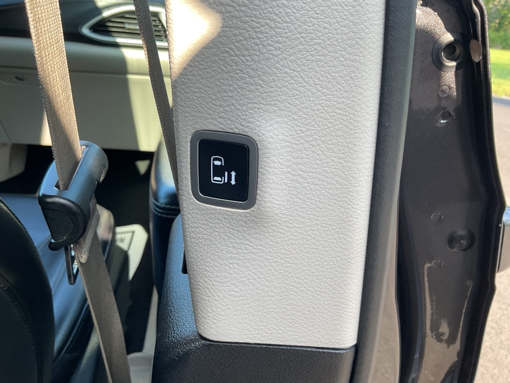 Photo 45 of this CHRYSLER VOYAGER