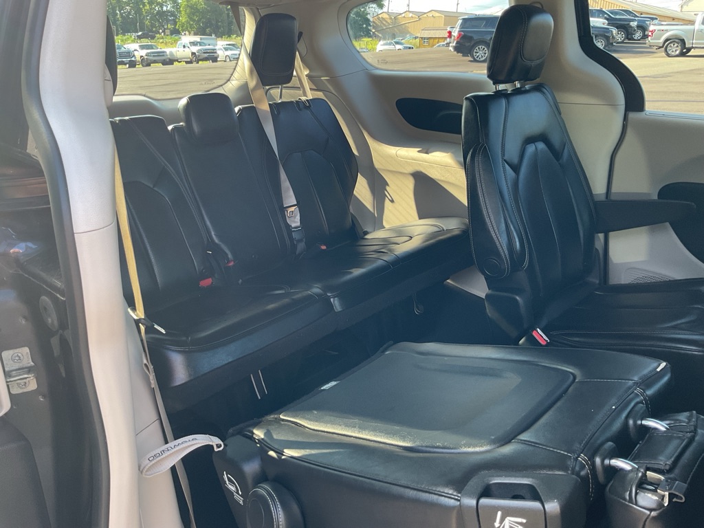 Photo 44 of this CHRYSLER VOYAGER