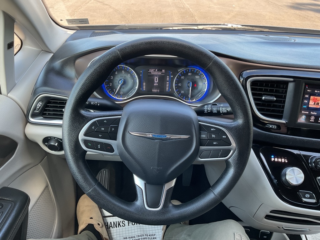 Photo 27 of this CHRYSLER VOYAGER