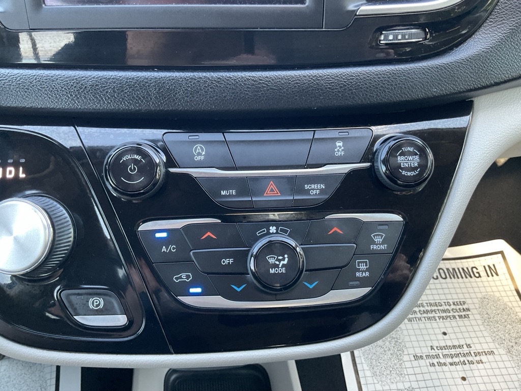 Photo 38 of this CHRYSLER VOYAGER
