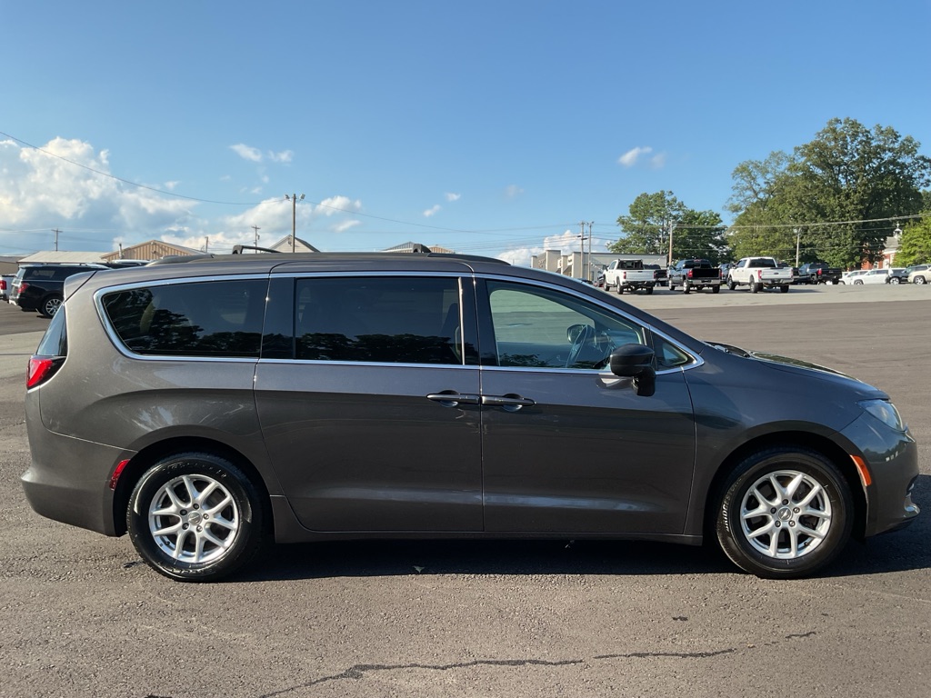 Photo 12 of this CHRYSLER VOYAGER