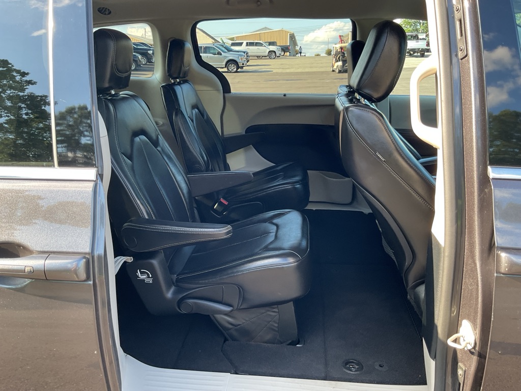 Photo 43 of this CHRYSLER VOYAGER