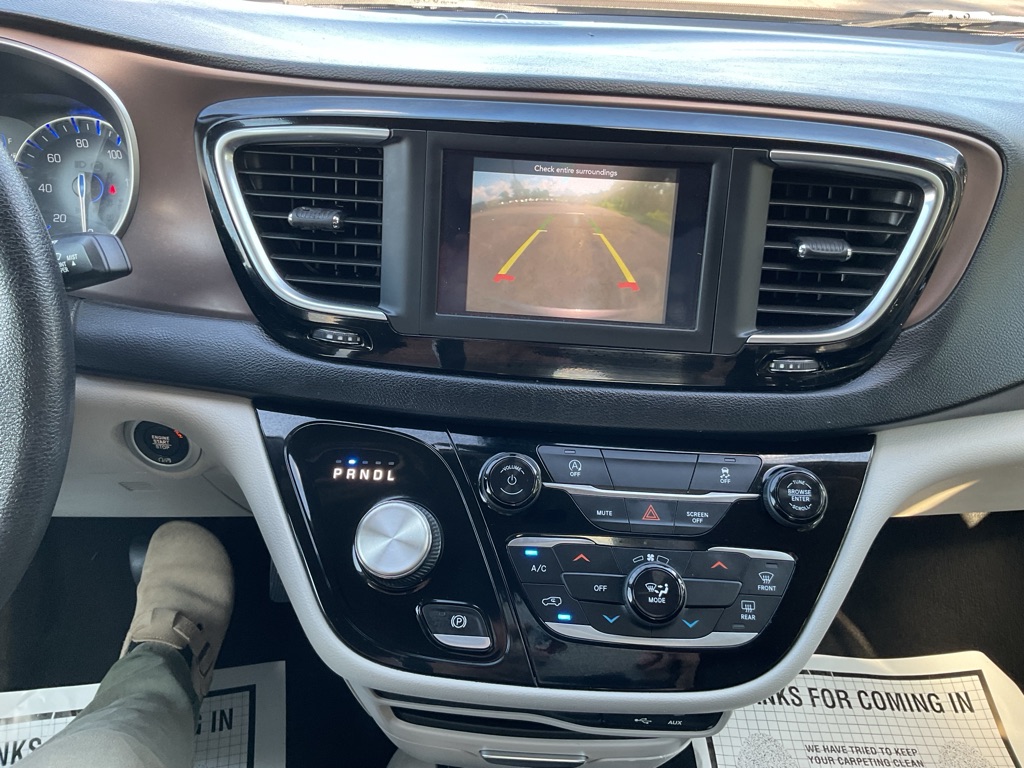 Photo 37 of this CHRYSLER VOYAGER