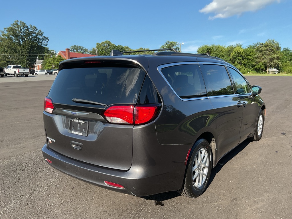 Photo 10 of this CHRYSLER VOYAGER