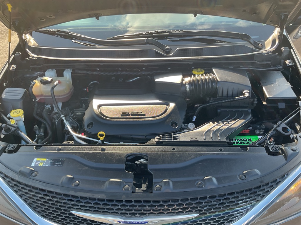 Photo 16 of this CHRYSLER VOYAGER