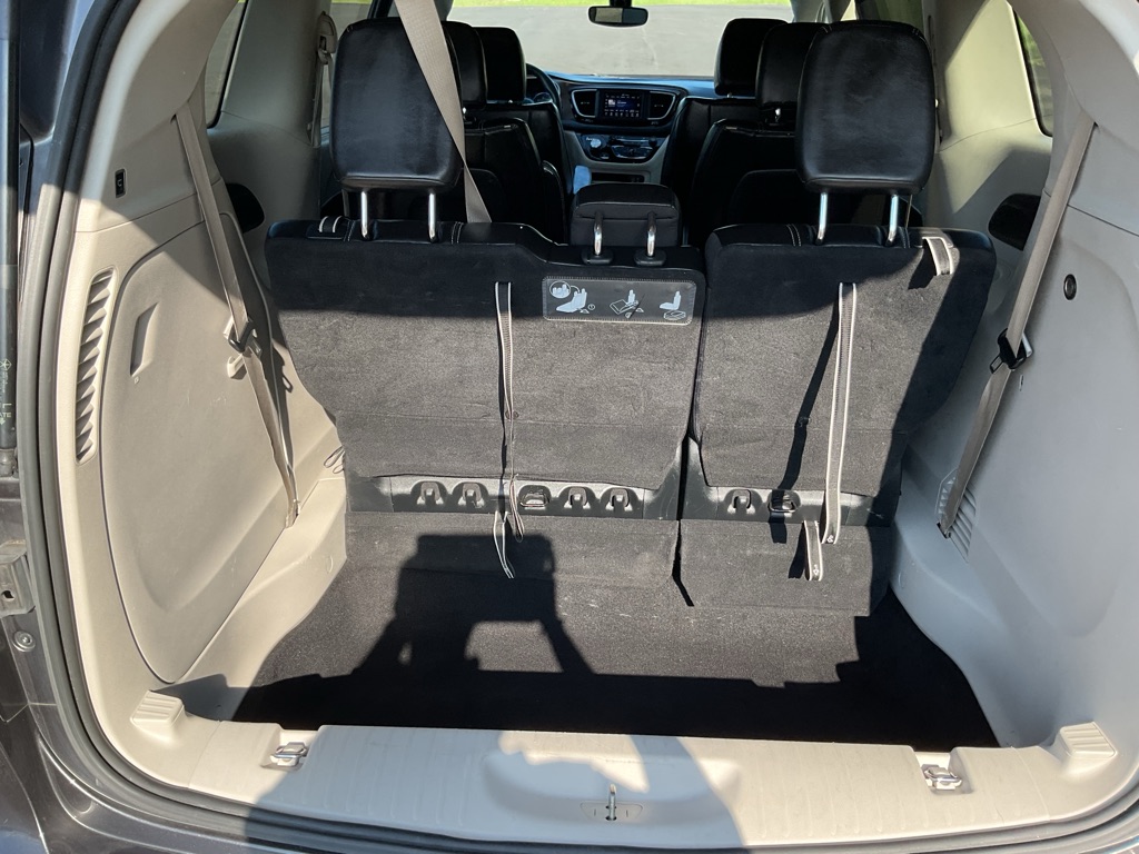 Photo 8 of this CHRYSLER VOYAGER