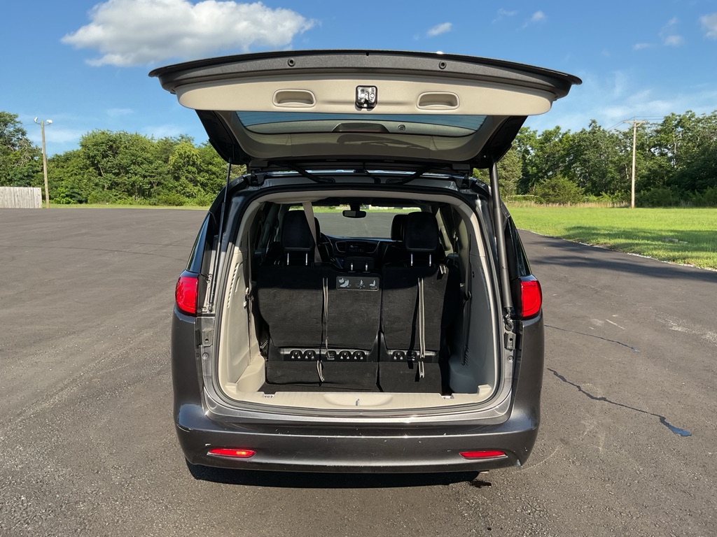Photo 7 of this CHRYSLER VOYAGER