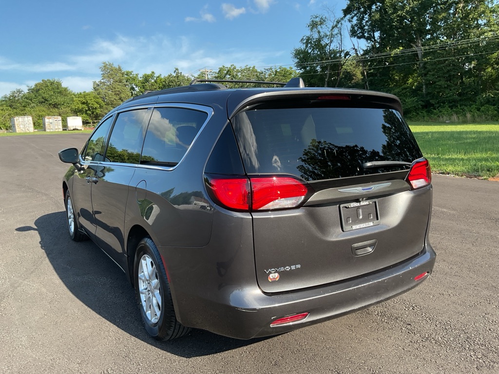 Photo 5 of this CHRYSLER VOYAGER