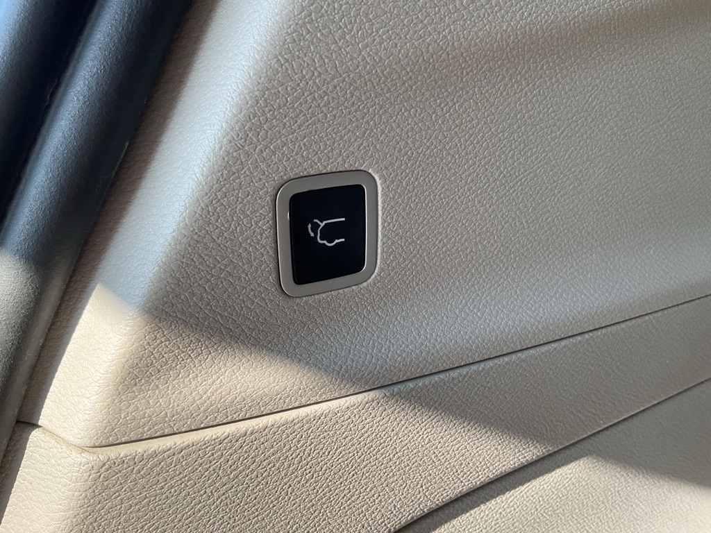 Photo 9 of this CHRYSLER VOYAGER