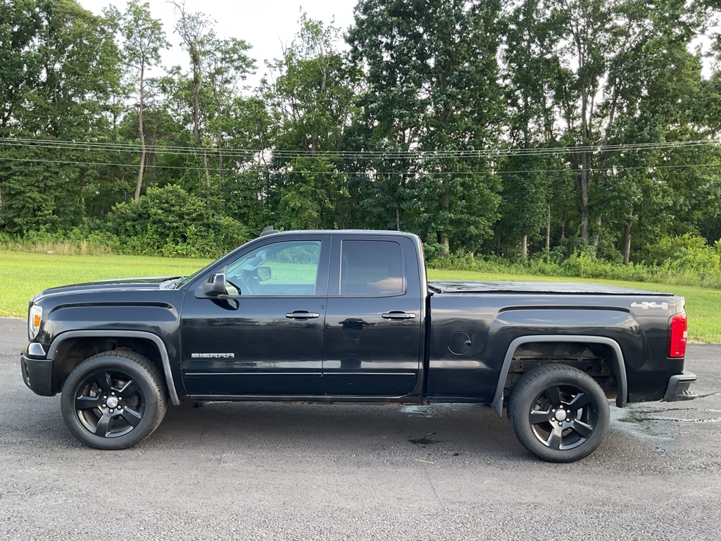 Photo 3 of this GMC SIERRA