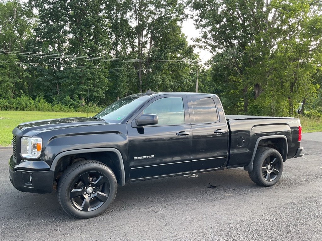Photo 2 of this GMC SIERRA