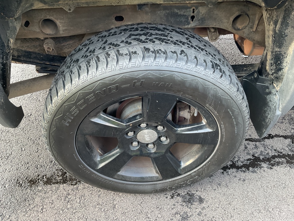 Photo 19 of this GMC SIERRA
