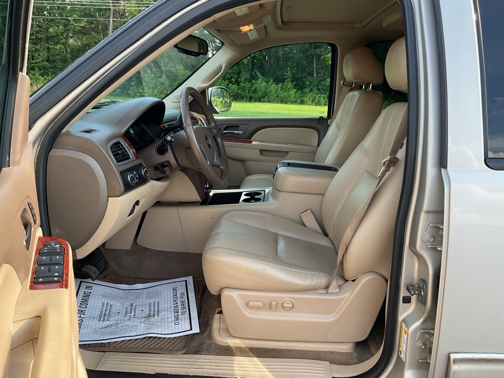 Photo 27 of this CHEVROLET SUBURBAN