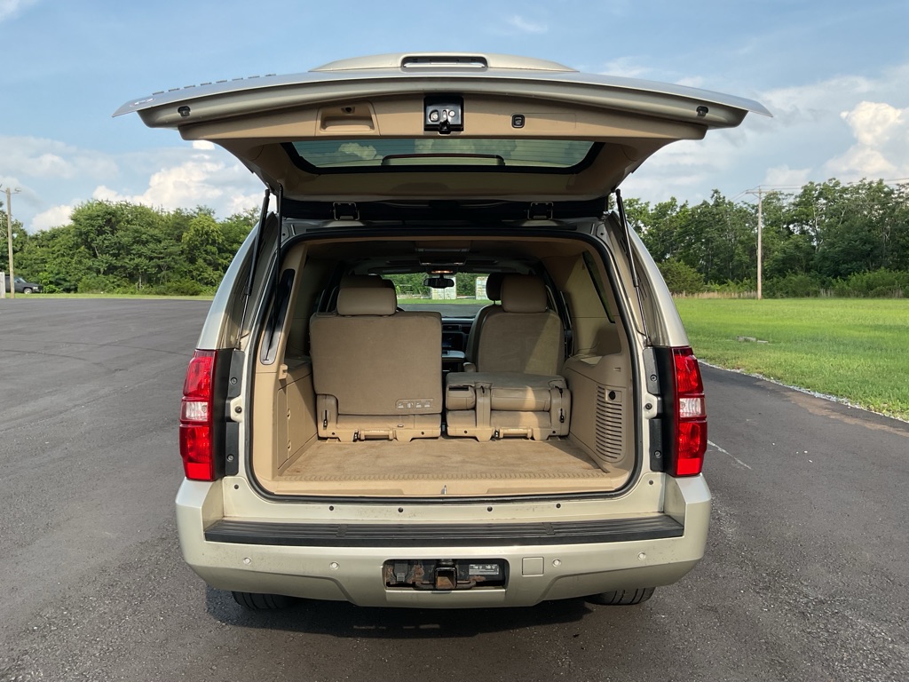 Photo 8 of this CHEVROLET SUBURBAN