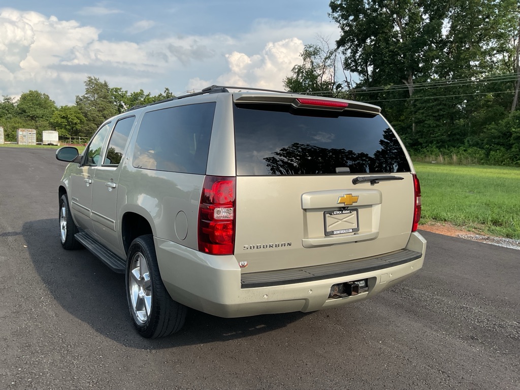 Photo 5 of this CHEVROLET SUBURBAN
