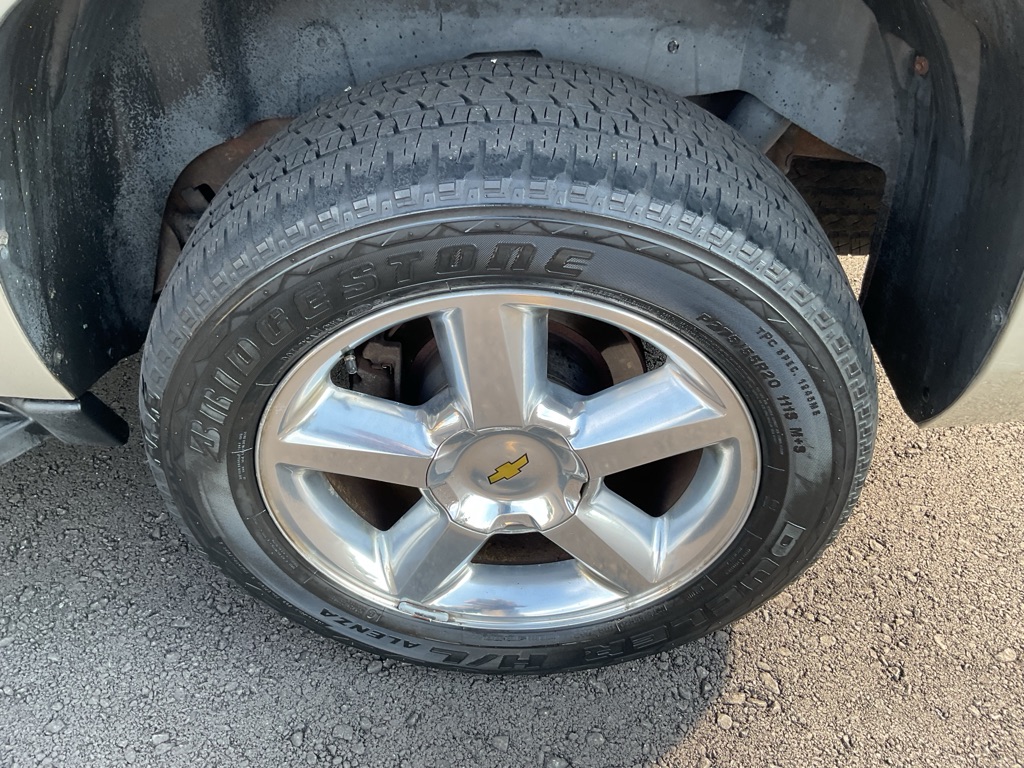 Photo 21 of this CHEVROLET SUBURBAN