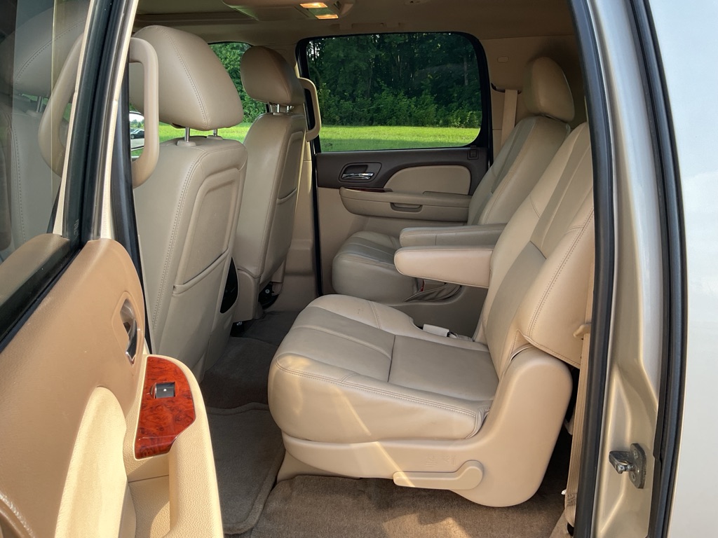 Photo 46 of this CHEVROLET SUBURBAN