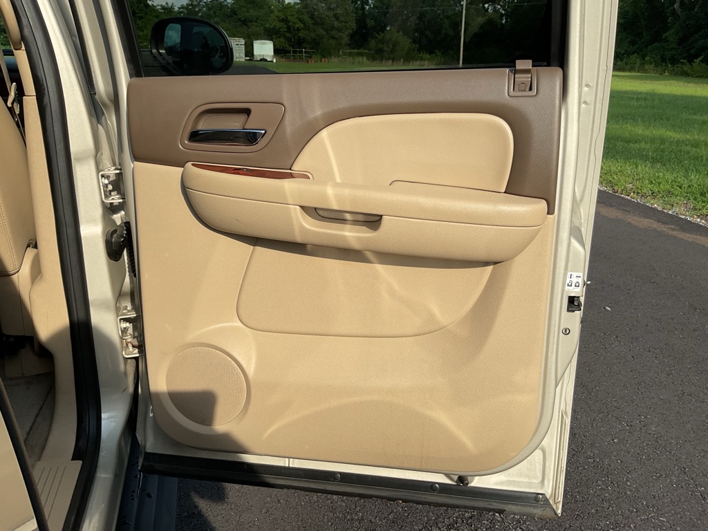 Photo 49 of this CHEVROLET SUBURBAN