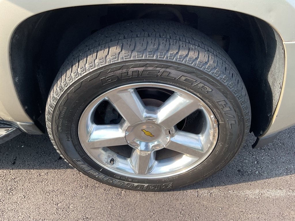 Photo 23 of this CHEVROLET SUBURBAN