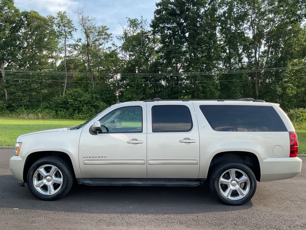 Photo 3 of this CHEVROLET SUBURBAN