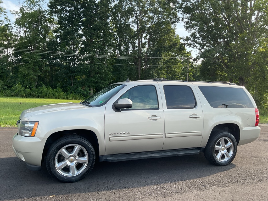Photo 2 of this CHEVROLET SUBURBAN