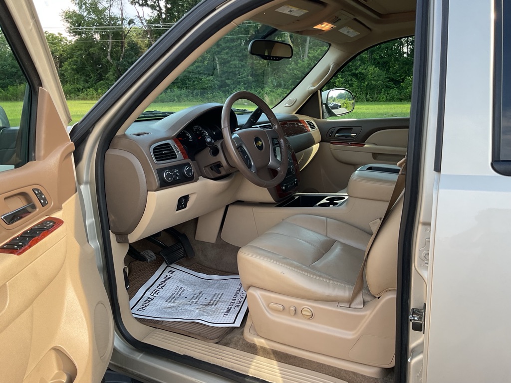 Photo 28 of this CHEVROLET SUBURBAN