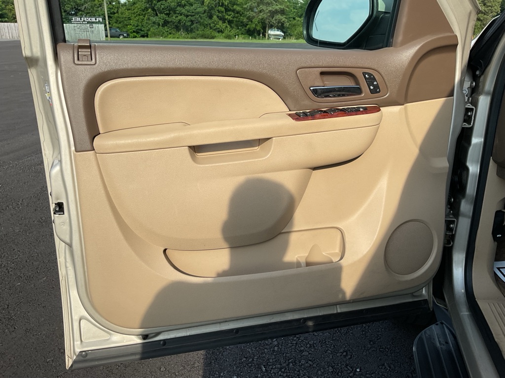 Photo 24 of this CHEVROLET SUBURBAN