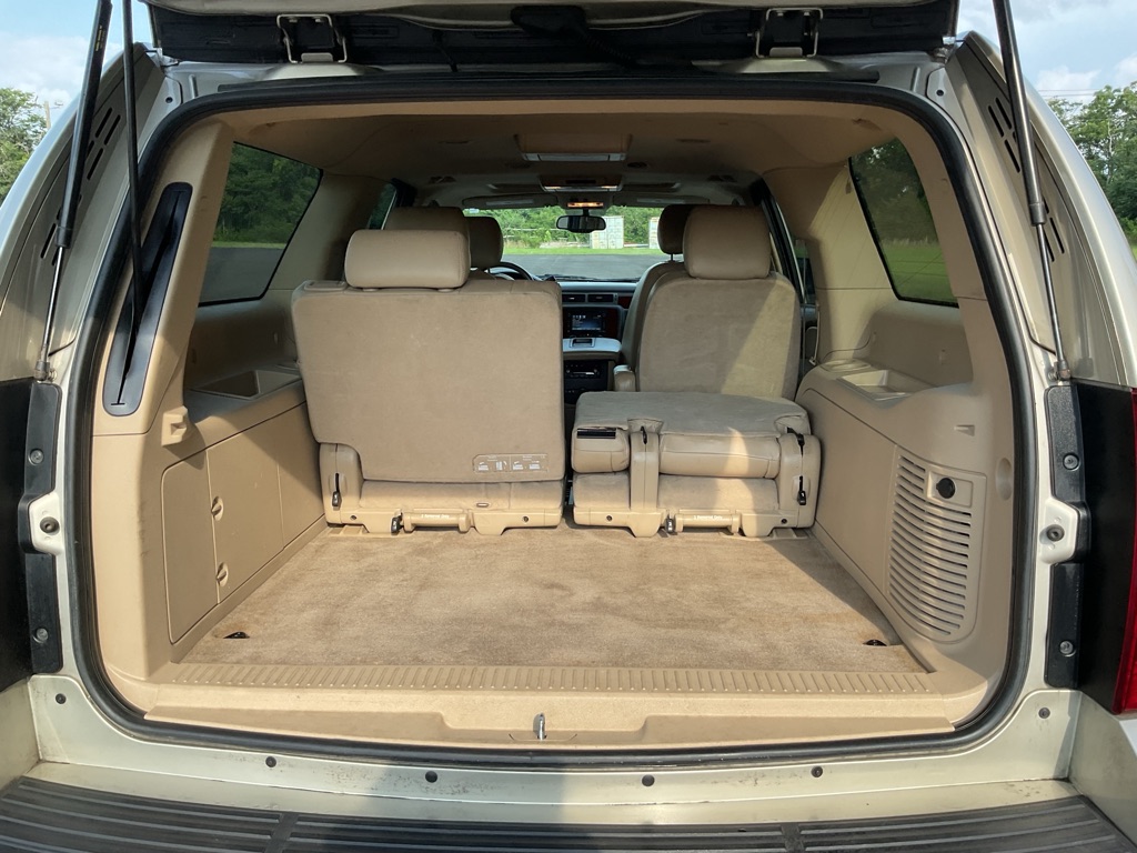 Photo 9 of this CHEVROLET SUBURBAN