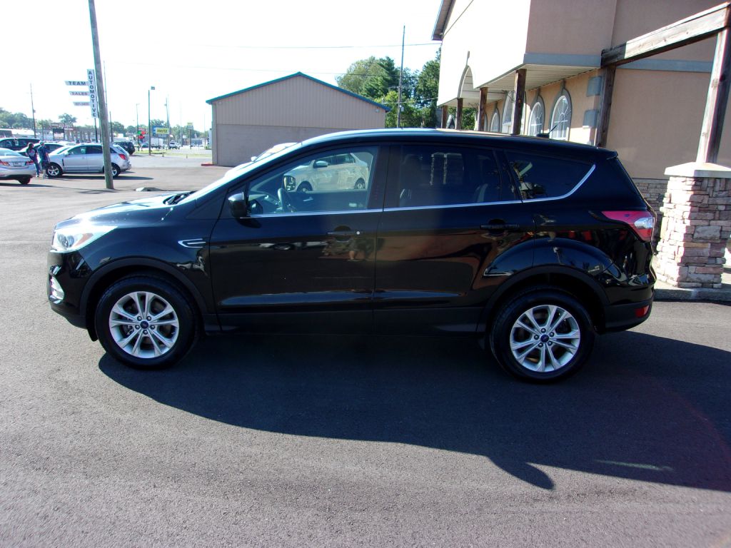 Photo 2 of this FORD ESCAPE
