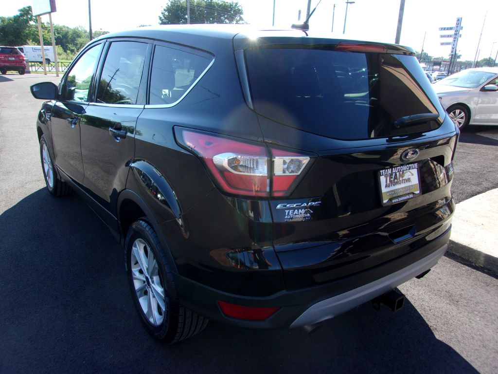 Photo 3 of this FORD ESCAPE