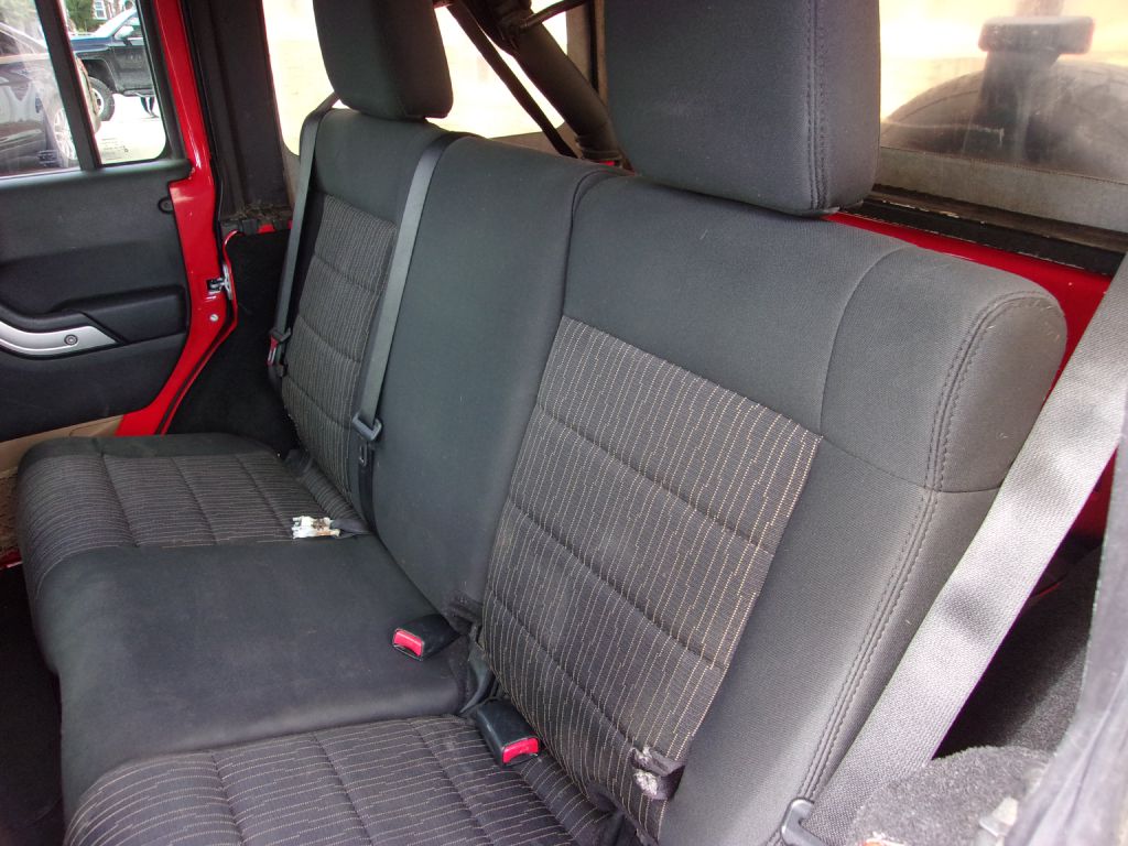 Photo 16 of this JEEP WRANGLER UNLIMI