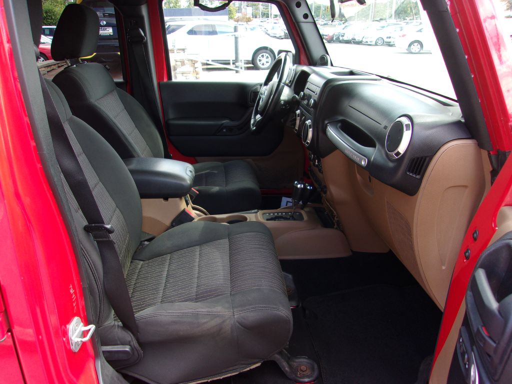 Photo 18 of this JEEP WRANGLER UNLIMI