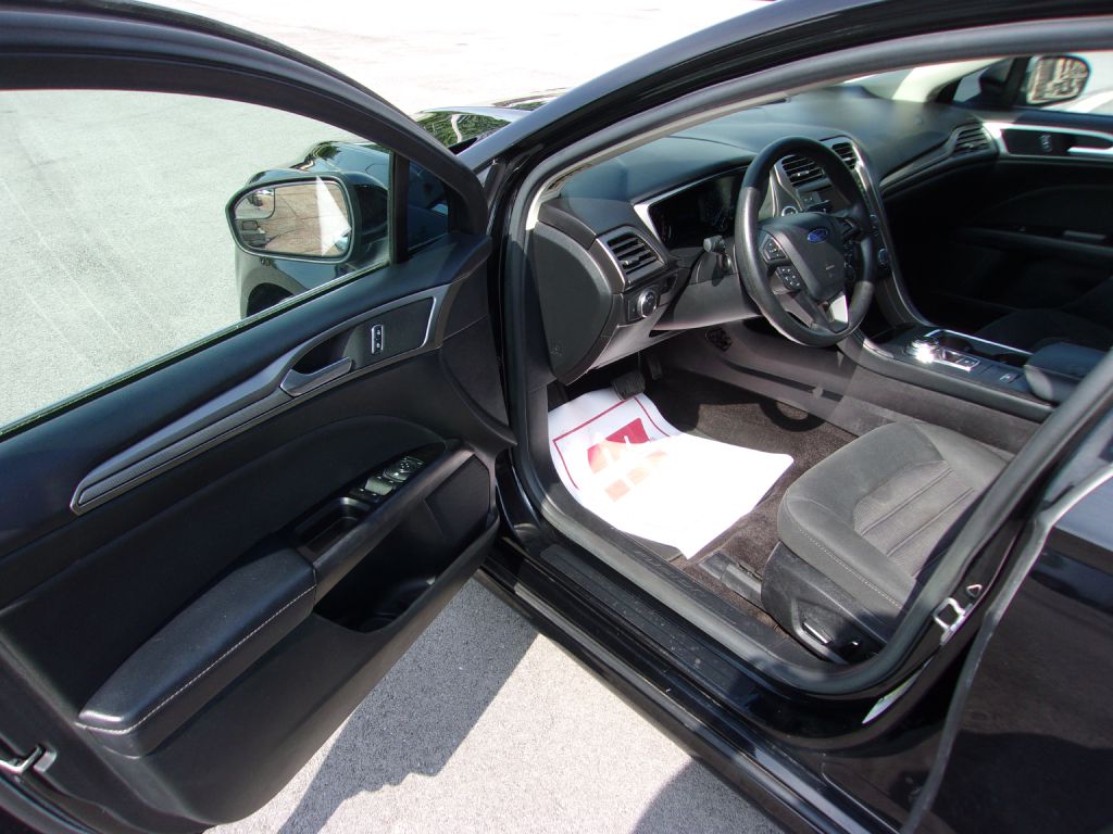 Photo 9 of this FORD FUSION